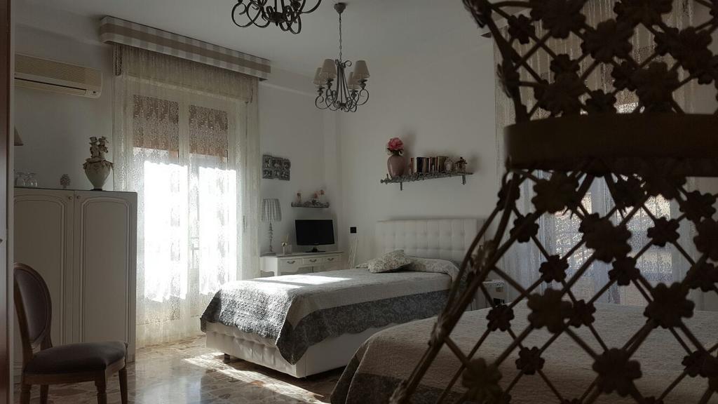 Bed and Breakfast Il Piccolo Attico Кальтаджироне Экстерьер фото